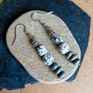Boucles d'oreilles couleur argent, style celtique.