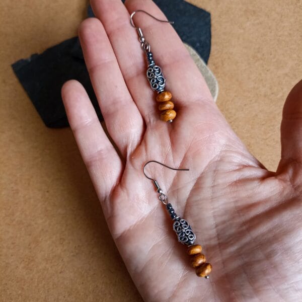 Boucles d'oreilles couleur or et argent, style celtique.