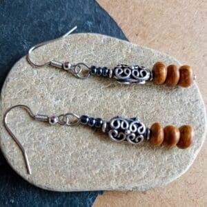 Boucles d'oreilles couleur or et argent, style celtique.