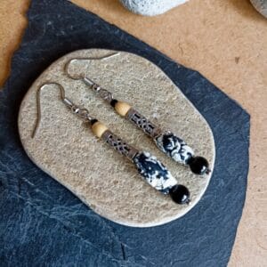 Boucles d'oreilles en perles métal, bois et pierre, style celtique.