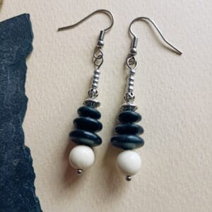 Boucles d'oreilles style celtique en pâte polymère, métal.