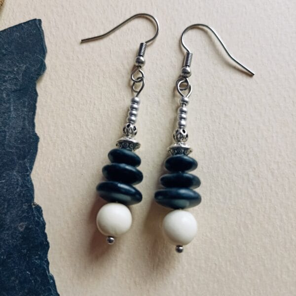 Boucles d'oreilles style celtique en pâte polymère, métal.